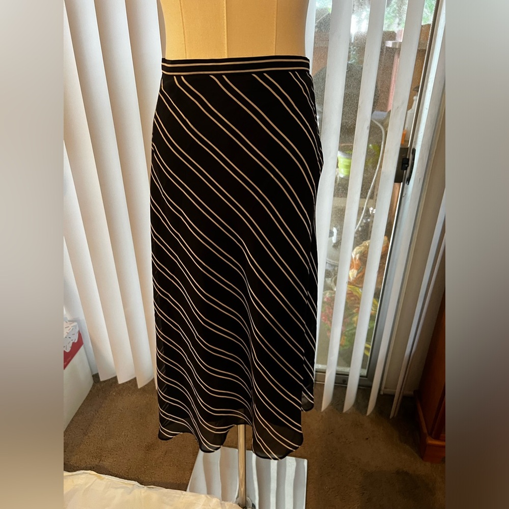 Venezia by Lane Bryant Black & white striped plus size 22/24 skirt.